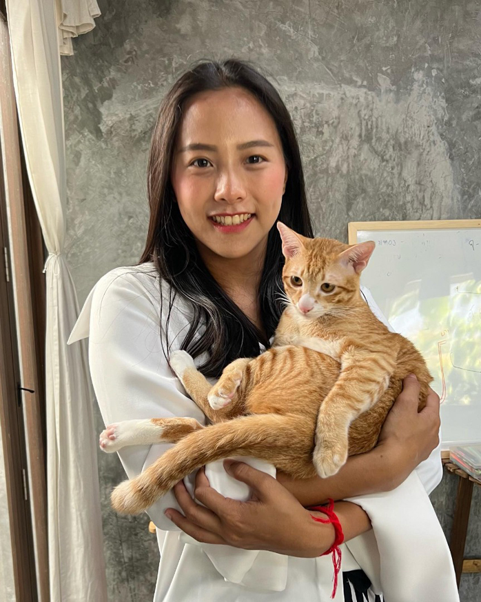 ไอซ์ รักชนก นักการเมือง